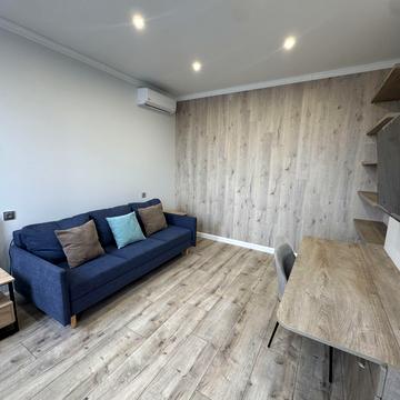 Антоновича вул., 44