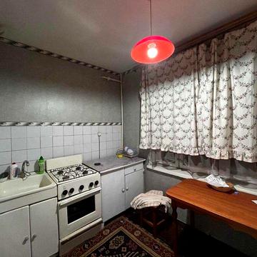 Продам 2-х к. кв. Героев Труда (Нескорених) , 33. Метро Героев ТРуда.