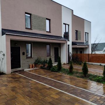 Весняна вул.