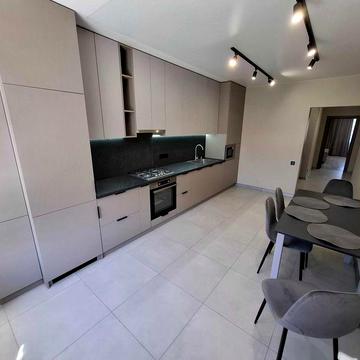 Оренда 2 кім. кв. у новобудові з гаражем та паркомісцем. Перша здача