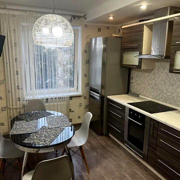 Без комісії. Здам з 06.12 велику 1 кім квартиру (вул. Москаленко 8б)