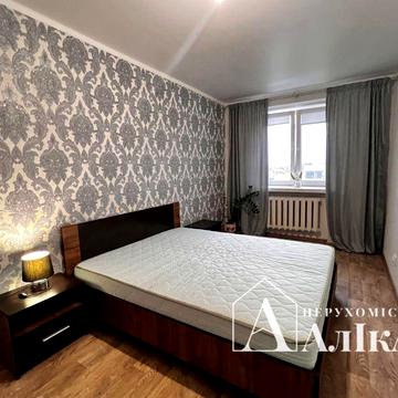 Продам хорошу 3-кімнатну квартиру в самому центрі