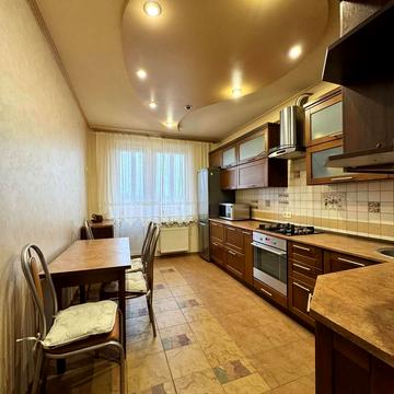 Володимира Вернадського вул., 8