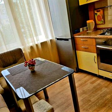 Героїв просп., 33