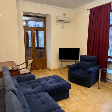 Костельна вул., 6