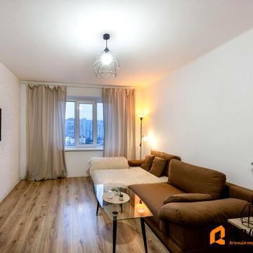 Хорольська вул., 3