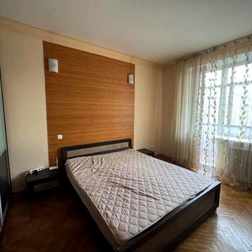 Князя Ярослава Мудрого вул. (Ленінградська), 8