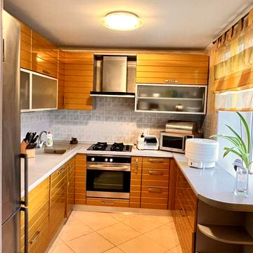 Краснова вул., 14