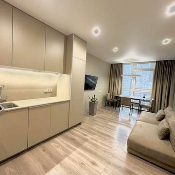 Оренда Французський квартал 2 , 3 кімнатна . Власник . Завжди є світло