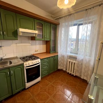 Леоніда Каденюка просп. (Юрія Гагаріна), 5/2