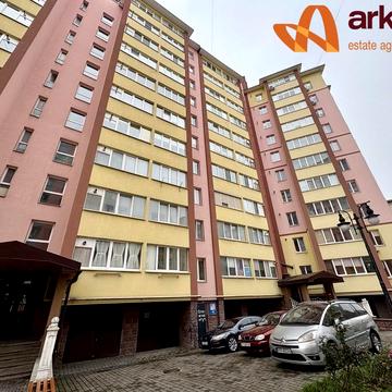 Тролейбусна вул., 24