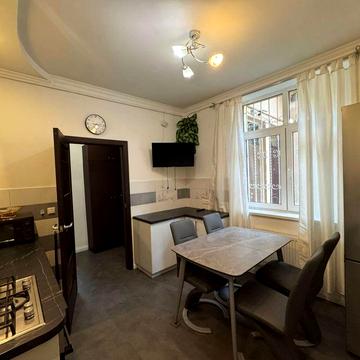 Продаж 2 кімнатна квартира вул.Менциньського, центр, 5хв.Оперний театр