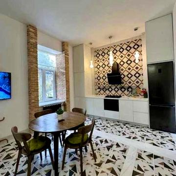 Ярославів Вал вул., 21