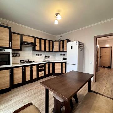 Залізнична вул., 17