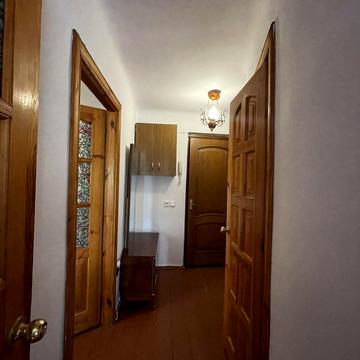 Сергія Єфремова вул., 6