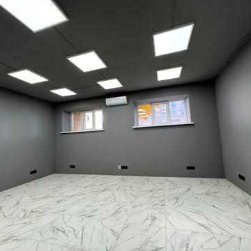 Богдана Хмельницького вул., 11-Б