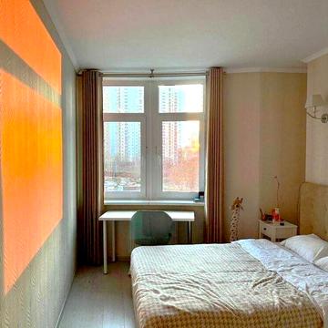 Анни Ахматової вул., 22