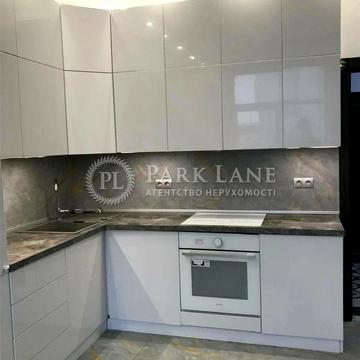 Академіка Філатова вул., 2/1