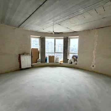 здана 3-кім квартира з чорновим ремонтом