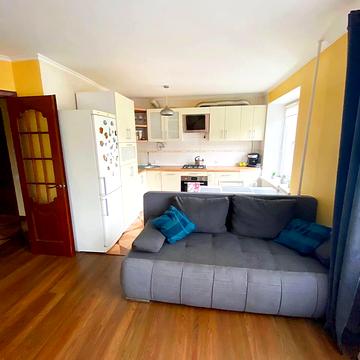 Академіка Степана Рудницького вул., 63