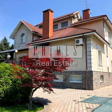 Космонавтів вул.