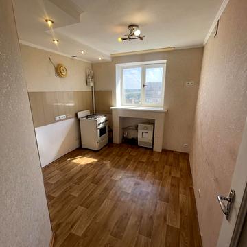 Молодіжна, 8