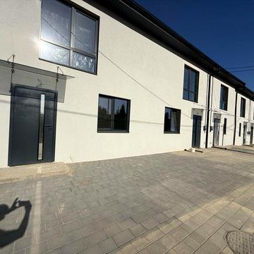 Продам таунхаус поруч школа , асвальтований підʼїзд