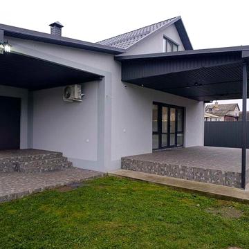 Сучасний будинок біля лісу та річки с.Благодатне