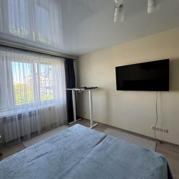 Івана Пулюя вул., 12