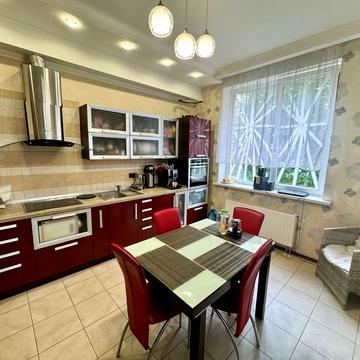 Незалежності вул., 11