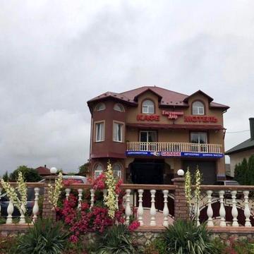 Продаю: Діючи бізнес КАФЕ  МОТЕЛЬ СТО  і жилий будинок.