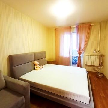 Академіка Єфремова вул. (Командарма Уборевича), 18