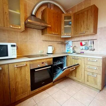 Академіка Єфремова вул. (Командарма Уборевича), 18