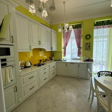 Зелена вул., 25