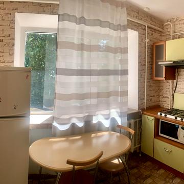 Високовольтна вул., 10