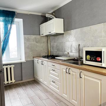 Варшавська вул., 3