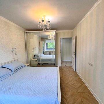 Продам великолепную 3-комн. квартиру /Крымский Бульвар/ 14- Школа