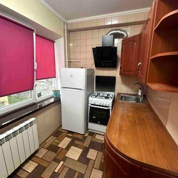 Вул. Чорних Запорожців, 17, гарна квартира! Вільна! Торг!