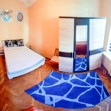 Севастопольська площа Затишна світла квартира  чекає своїх мешканців