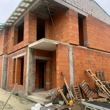 Продаж котеджу  поряд з термальними басейнами в Ужгороді!