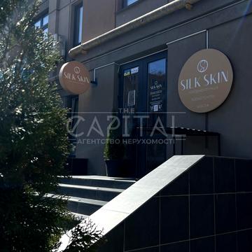 Петрівська вул., 1