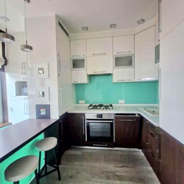 Практична вул., 4