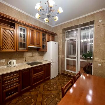 Дмитрівська вул., 52-Б