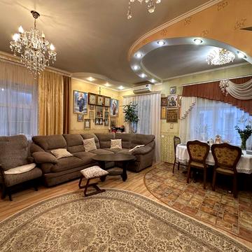 Продаж будинку на Стратосверній