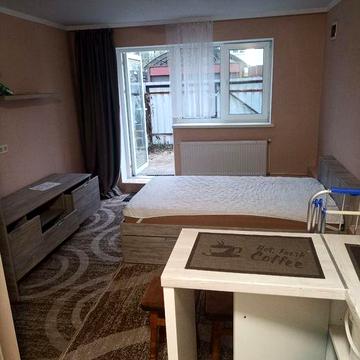 Здається окреме житло для одного хлопця