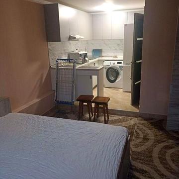 Здається окреме житло для одного хлопця