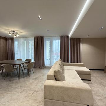 Богдана Хмельницького пл., 2