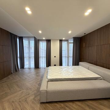 Богдана Хмельницького пл., 2