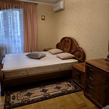 Володимира Івасюка просп. (Героїв Сталінграду), 14