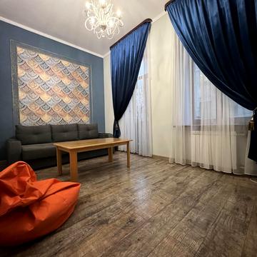 Набережно-Хрещатицька вул., 7